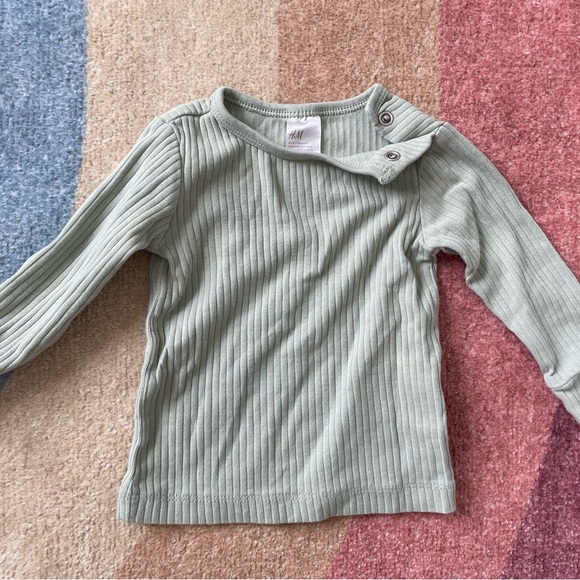 H&M Light Green Ribbed Baby Top - Picture 2 of 3